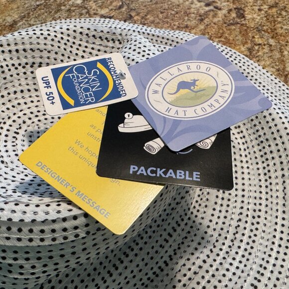 Wallaroo Scrunchie Hat - NWT - Picture 3 of 5